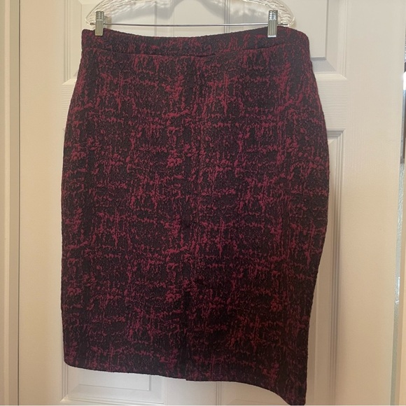 NWT Liz Claiborne Woman's Black & Burgundy Textured Tweed Skirt Plus Size 1X - Picture 6 of 6
